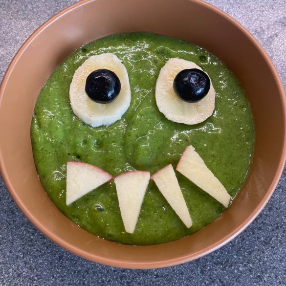 Groene monster smoothie bowl Vegan Recept