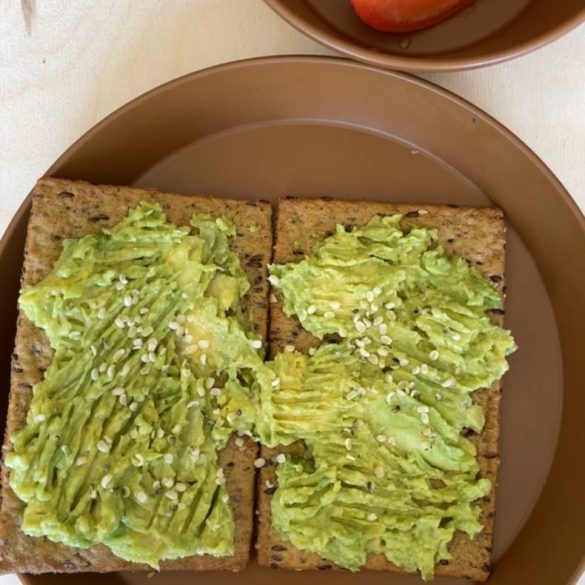 Avocado cracker met tomaat Vegan Recept